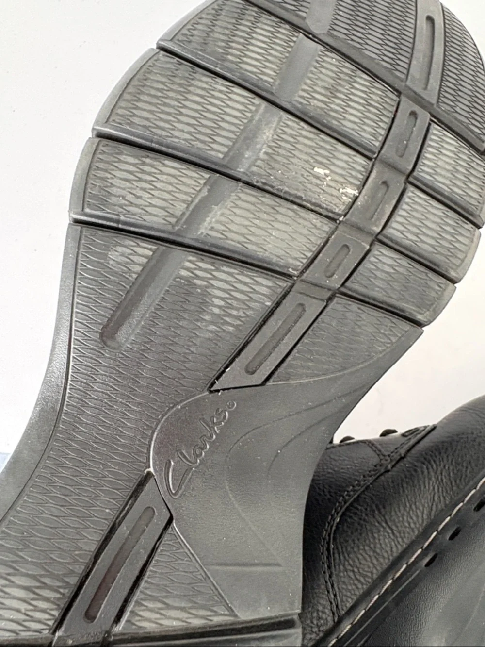 🦕 Clarks Black Leather Lace-Up Chukka Boots